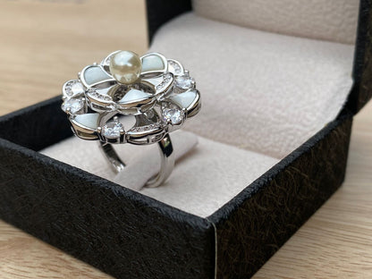 Twirling Pearl Blossom ring