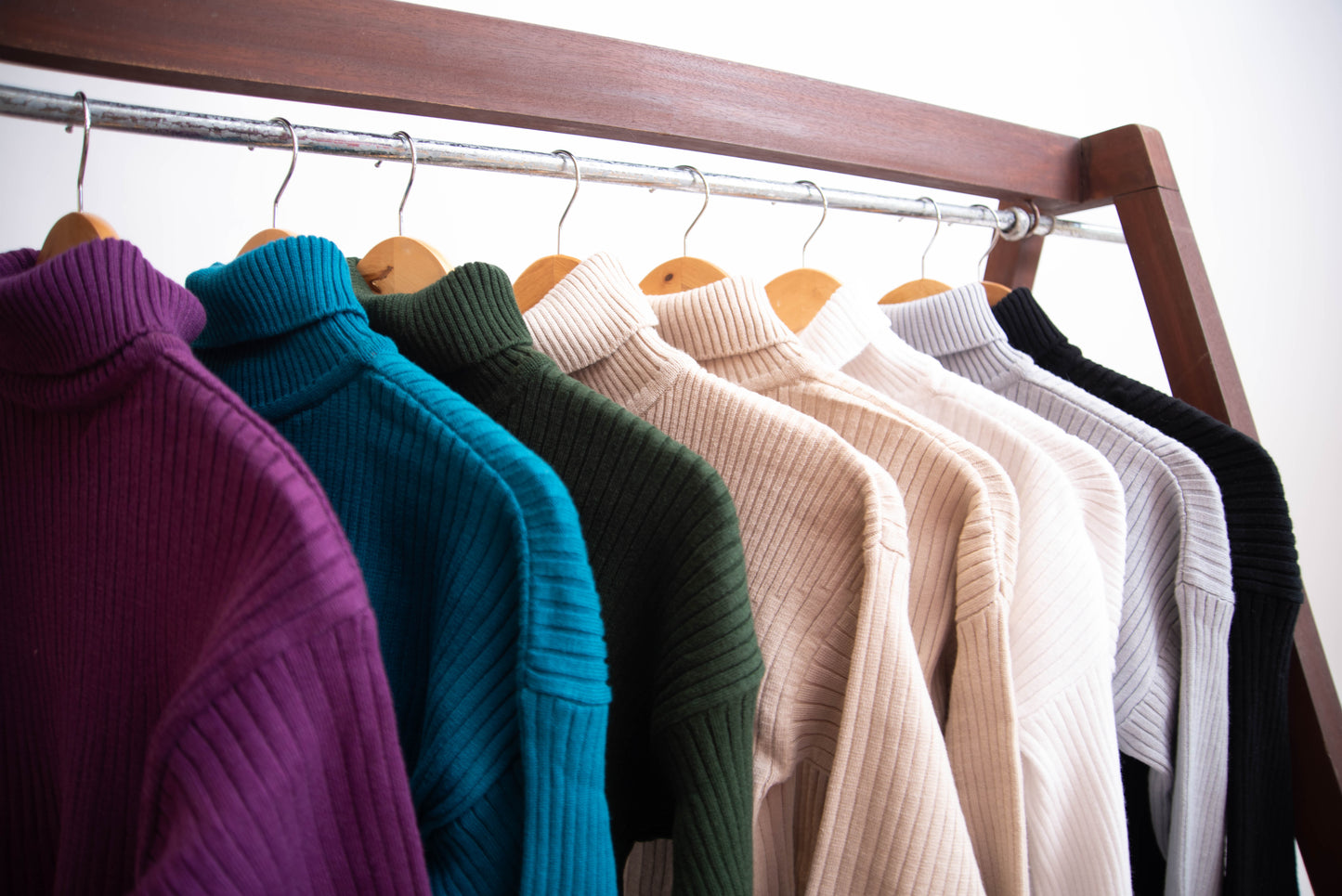 HIGH NECK RIBBED