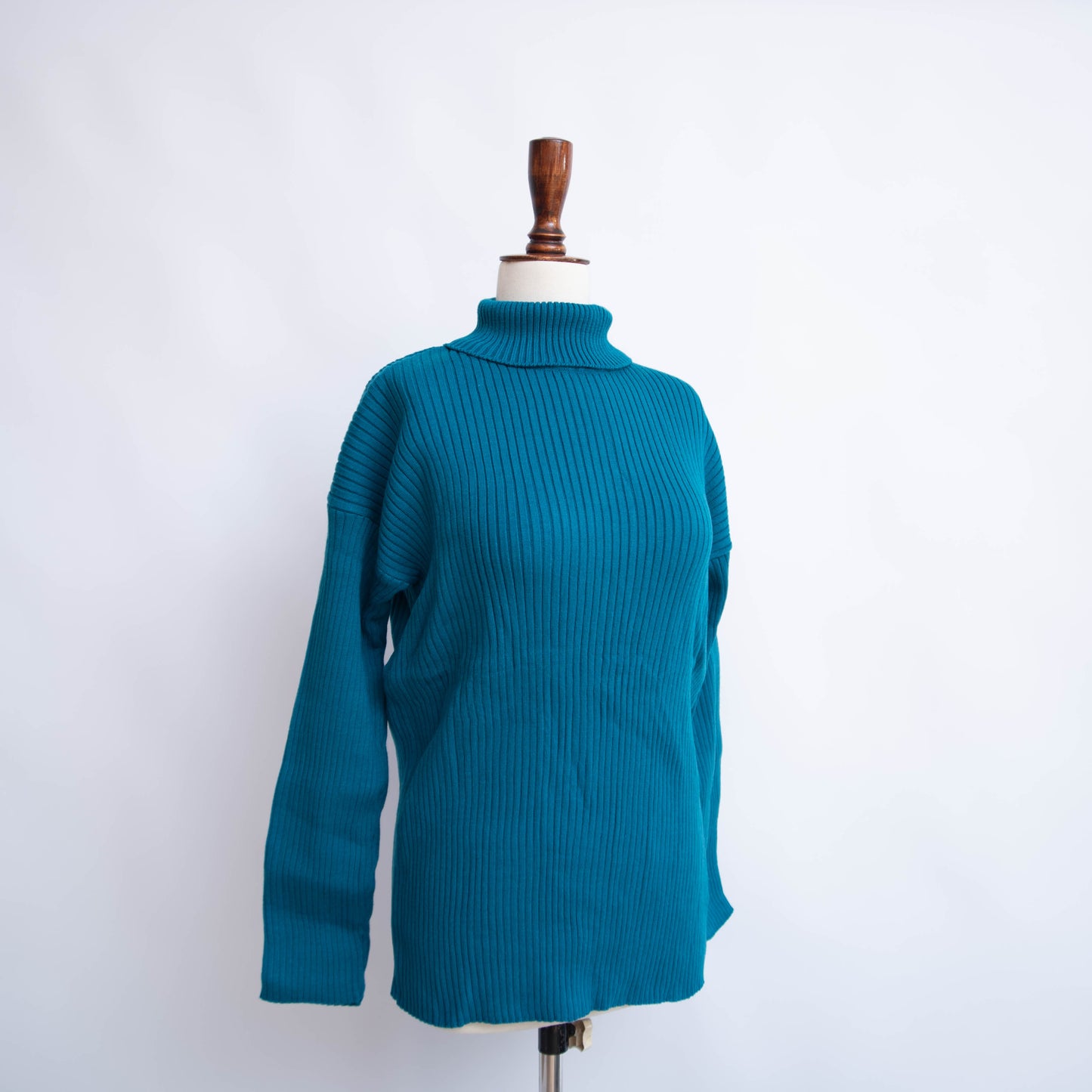 HIGH NECK RIBBED