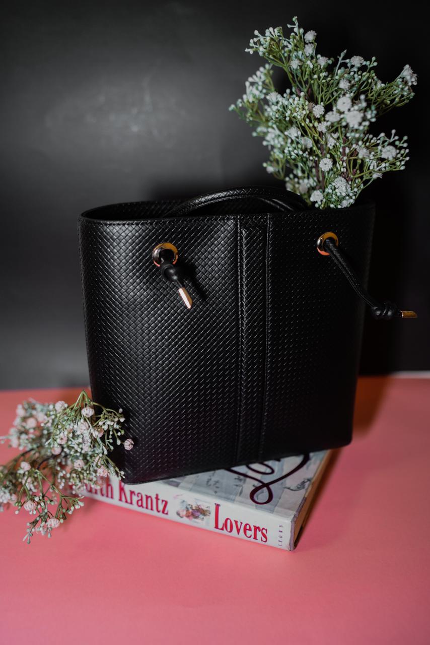 THE BAG ss24 by FITIN (BLACK TOP HANDLE BAG )