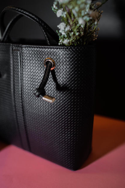 THE BAG ss24 by FITIN (BLACK TOP HANDLE BAG )