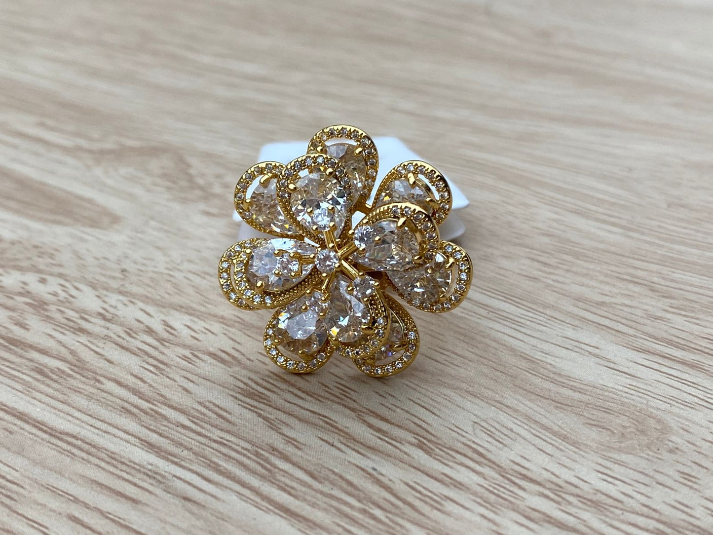 Elegant floral ring